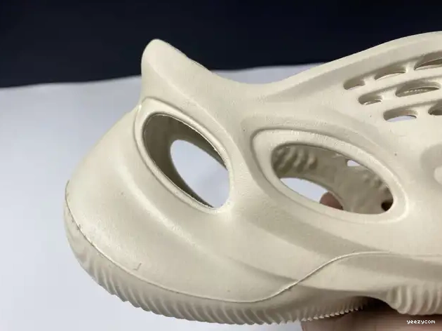 Sand FY4567 Yeezy Foam RNNR Adidas 0501